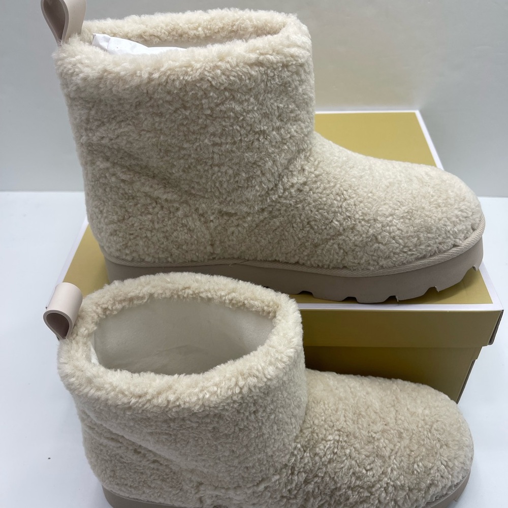 Michael Kors WINNIE BOOTIE W10
FAUX CURLY SHEARLING
49F5WNFE5D Natural 
Sherpa - Picture 16 of 16